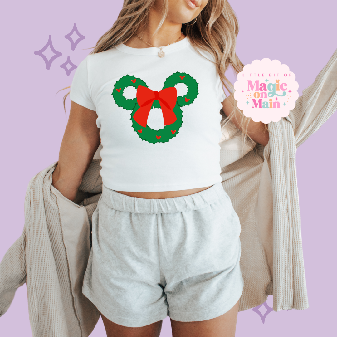 PRINTED MICKEY WREATH - EXCLUSIVE TO MoM - WOMENS CROPPED RIBBED BABY TEE