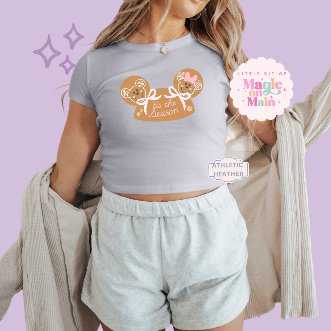 PRINTED GINGERBREAD HAT - EXCLUSIVE TO MoM - WOMENS CROPPED RIBBED BABY TEE