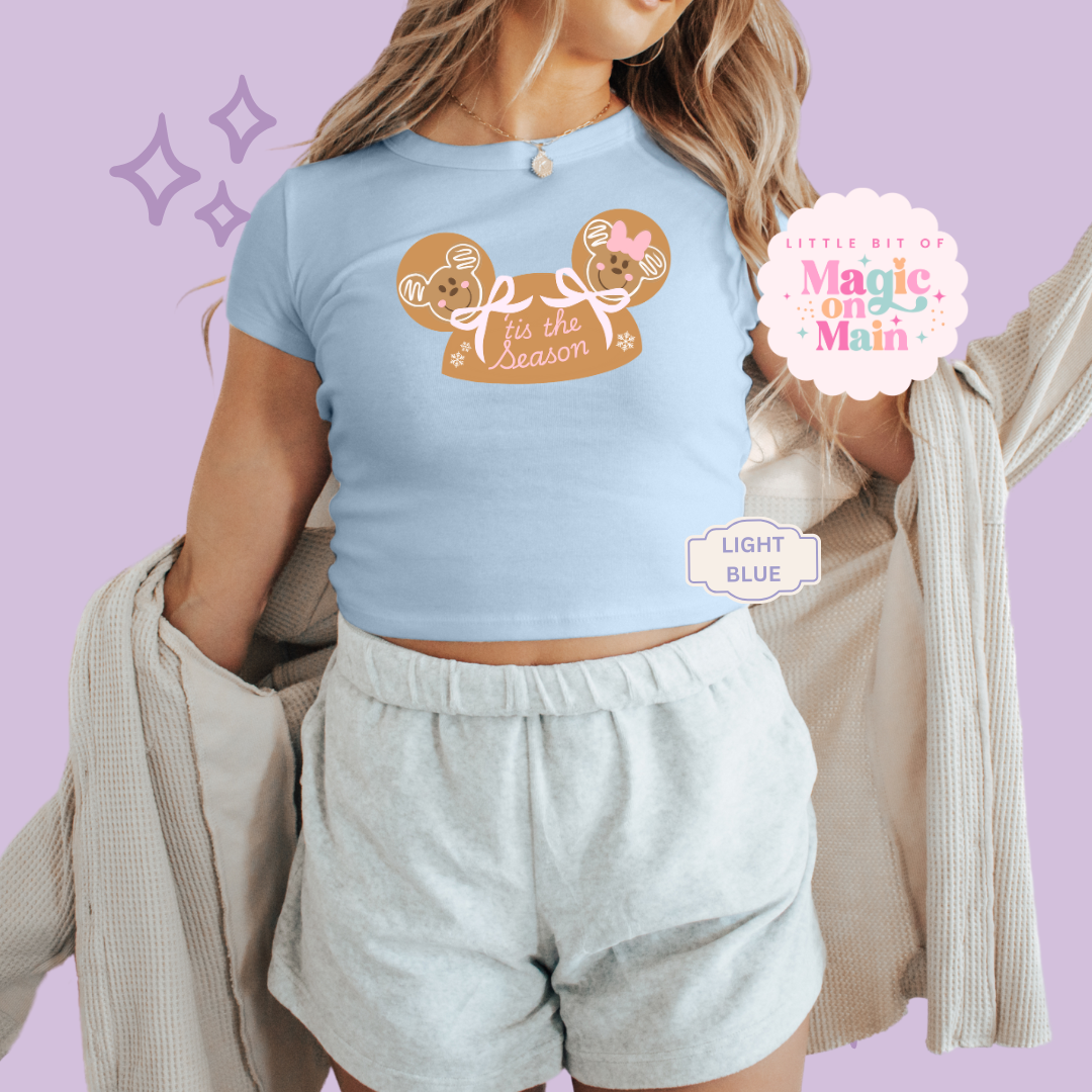 PRINTED GINGERBREAD HAT - EXCLUSIVE TO MoM - WOMENS CROPPED RIBBED BABY TEE