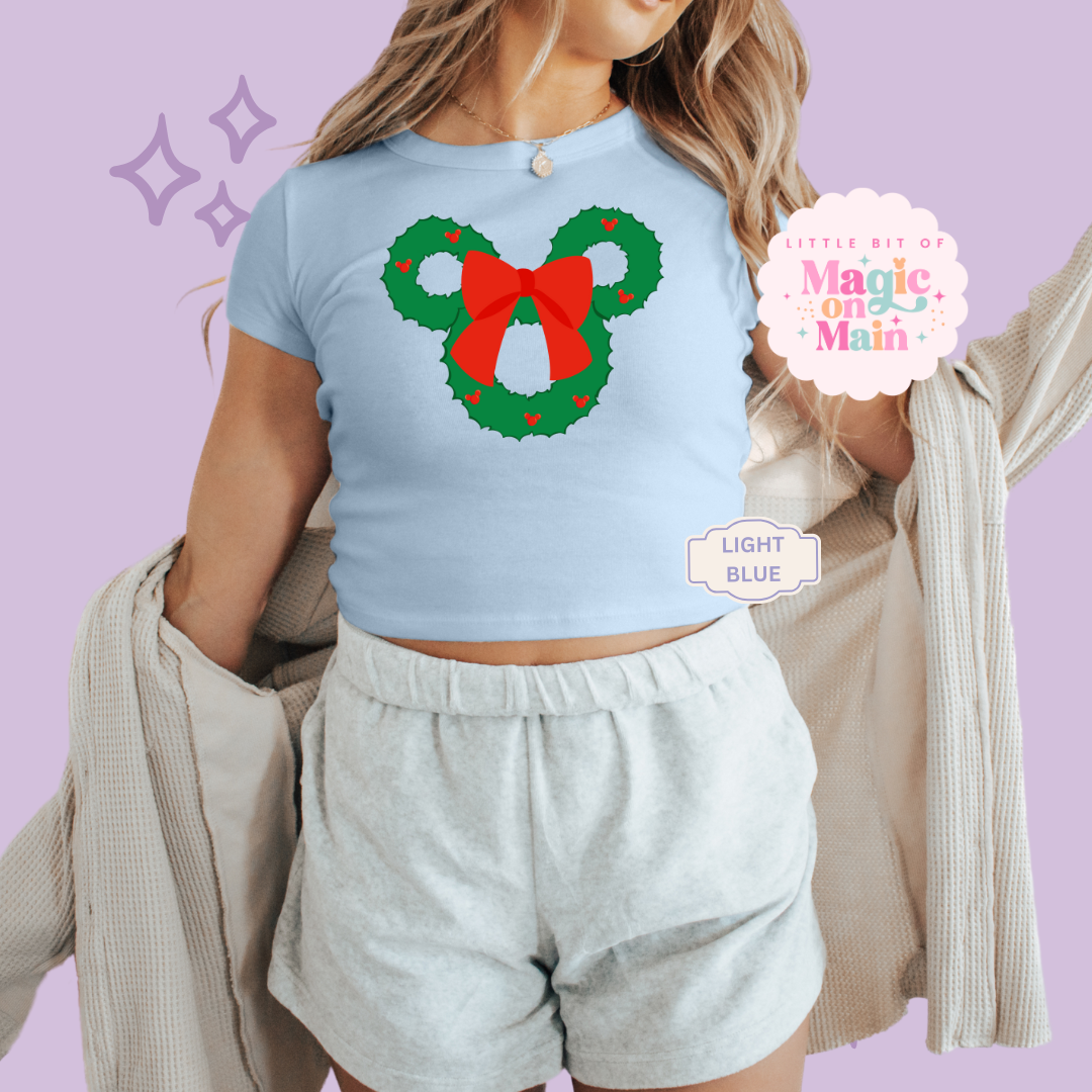 PRINTED MICKEY WREATH - EXCLUSIVE TO MoM - WOMENS CROPPED RIBBED BABY TEE