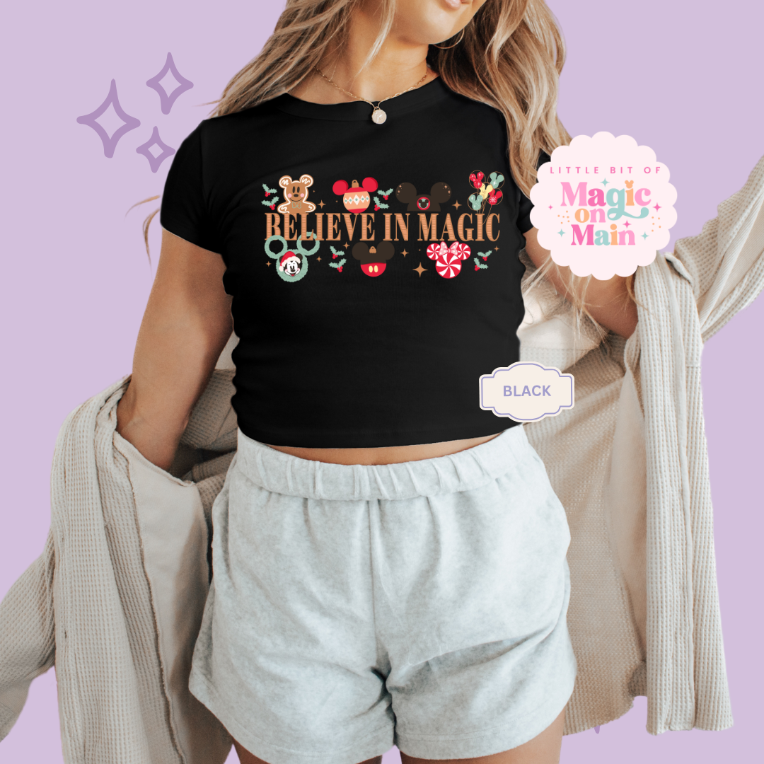 PRINTED BELIEVE IN MAGIC - EXCLUSIVE TO MoM - WOMENS CROPPED RIBBED BABY TEE