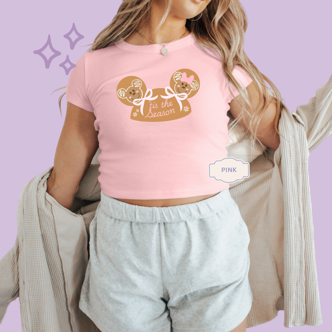 PRINTED GINGERBREAD HAT - EXCLUSIVE TO MoM - WOMENS CROPPED RIBBED BABY TEE