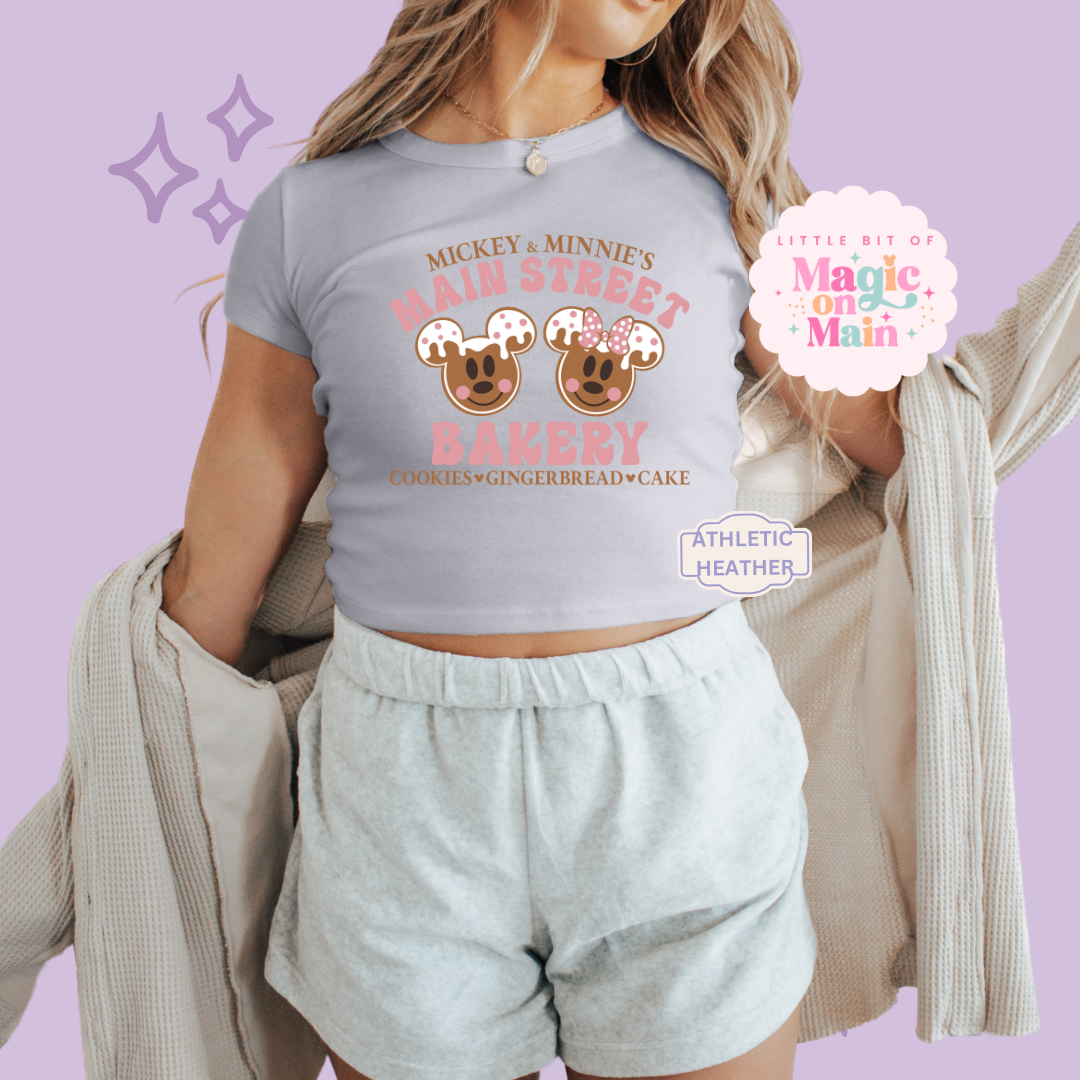 PRINTED MAIN STREET BAKERY PINK - WOMENS CROPPED RIBBED BABY TEE