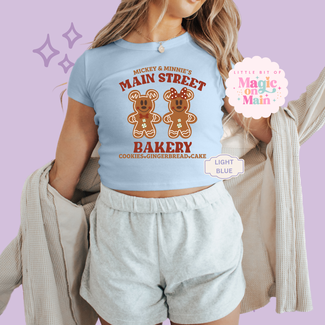PRINTED MAIN STREET BAKERY RED - WOMENS CROPPED RIBBED BABY TEE