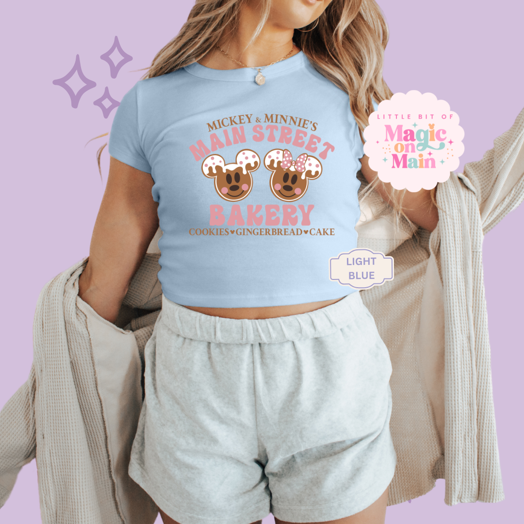 PRINTED MAIN STREET BAKERY PINK - WOMENS CROPPED RIBBED BABY TEE