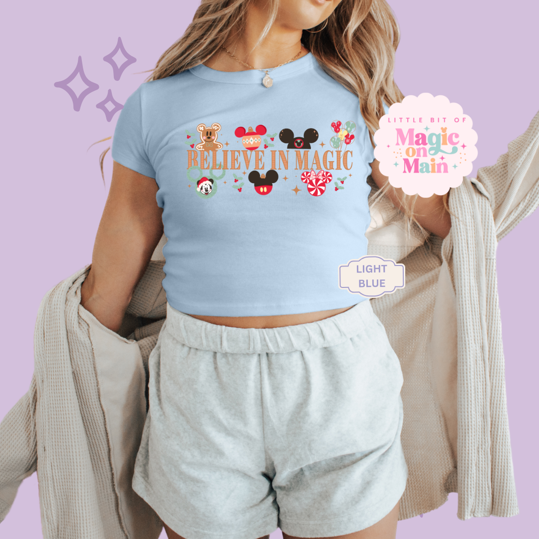 PRINTED BELIEVE IN MAGIC - EXCLUSIVE TO MoM - WOMENS CROPPED RIBBED BABY TEE