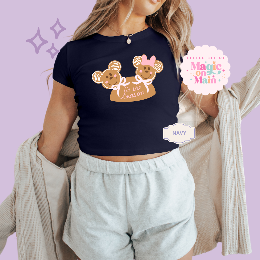 PRINTED MICKEY & MINNIE GINGERBREAD HAT - EXCLUSIVE TO MoM - WOMENS CROPPED RIBBED BABY TEE