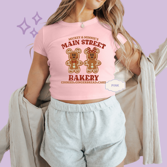 PRINTED MAIN STREET BAKERY RED - WOMENS CROPPED RIBBED BABY TEE