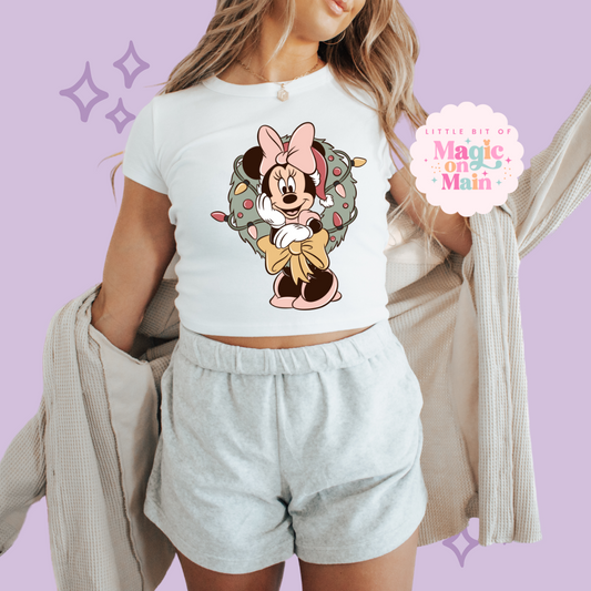 PRINTED MINNIE CHRISTMAS - WOMENS CROPPED RIBBED BABY TEE
