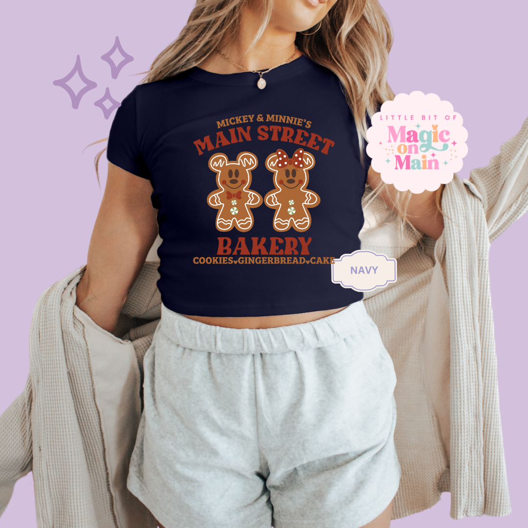 PRINTED MAIN STREET BAKERY RED - WOMENS CROPPED RIBBED BABY TEE