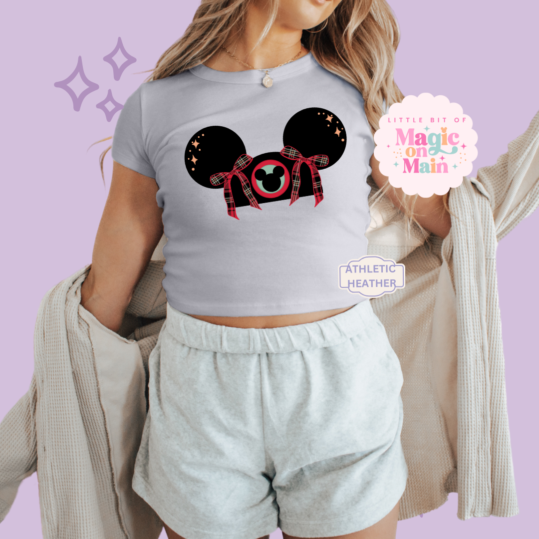 PRINTED CHRISTMAS HAT - EXCLUSIVE TO MoM - WOMENS CROPPED RIBBED BABY TEE