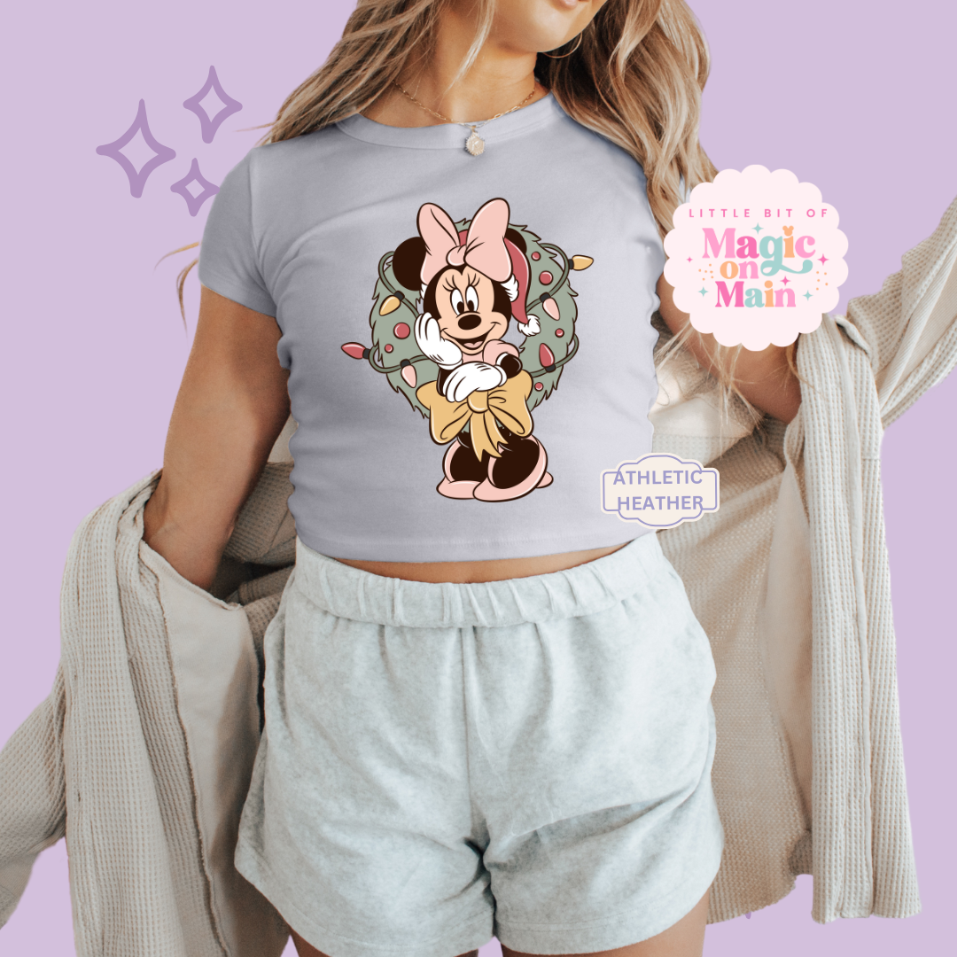 PRINTED MINNIE CHRISTMAS - WOMENS CROPPED RIBBED BABY TEE