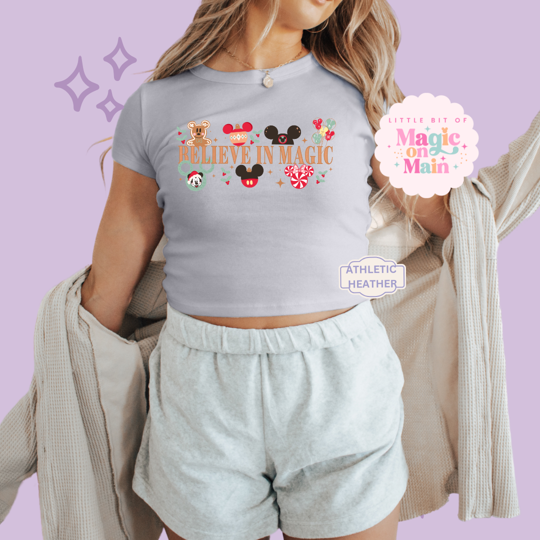 PRINTED BELIEVE IN MAGIC - EXCLUSIVE TO MoM - WOMENS CROPPED RIBBED BABY TEE