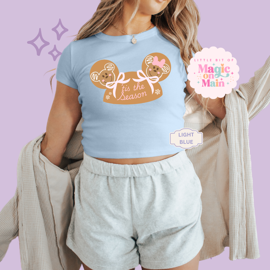 PRINTED GINGERBREAD HOLIDAY HAT - EXCLUSIVE TO MoM - WOMENS CROPPED RIBBED BABY TEE