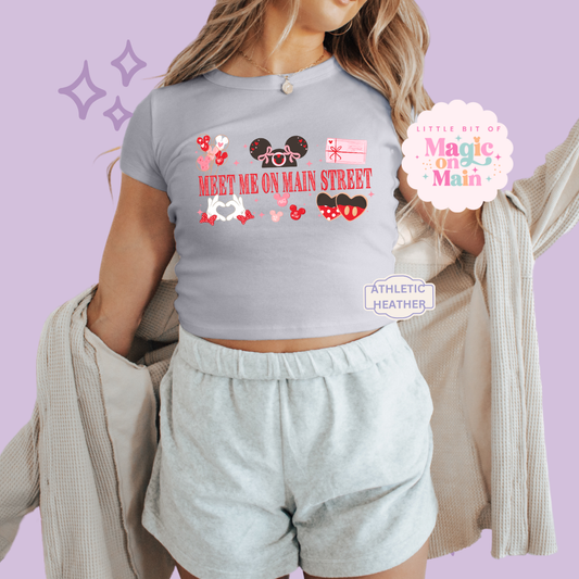 PRINTED MEET ME ON MAIN STREET - EXCLUSIVE TO MoM - WOMENS CROPPED RIBBED BABY TEE 10005