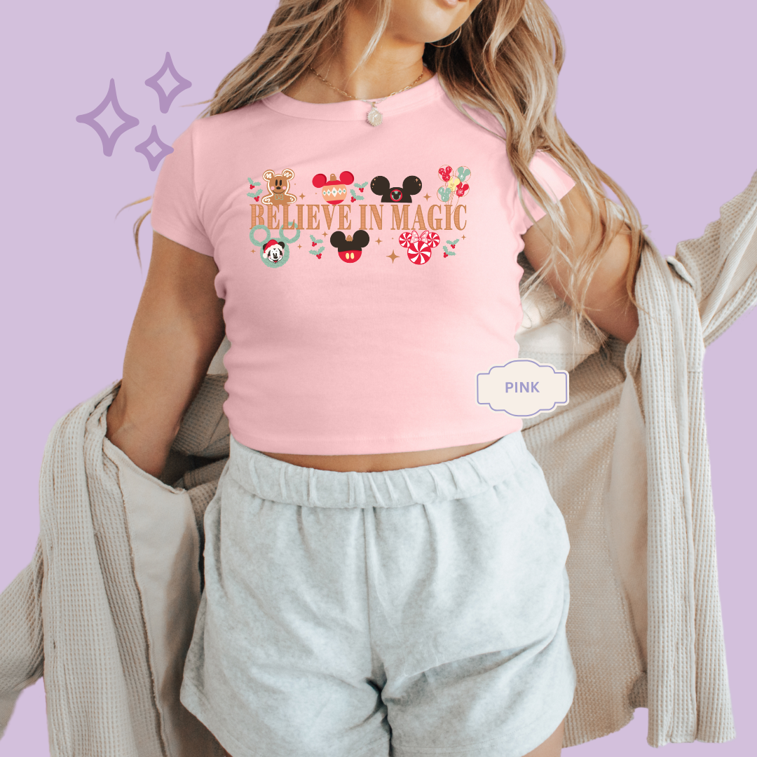 PRINTED BELIEVE IN MAGIC - EXCLUSIVE TO MoM - WOMENS CROPPED RIBBED BABY TEE
