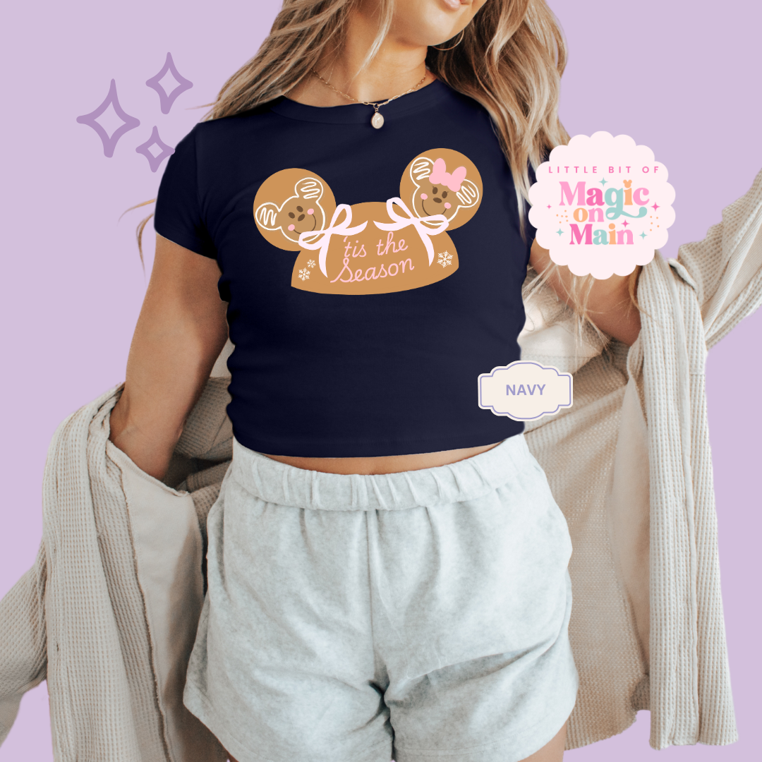 PRINTED GINGERBREAD HOLIDAY HAT - EXCLUSIVE TO MoM - WOMENS CROPPED RIBBED BABY TEE