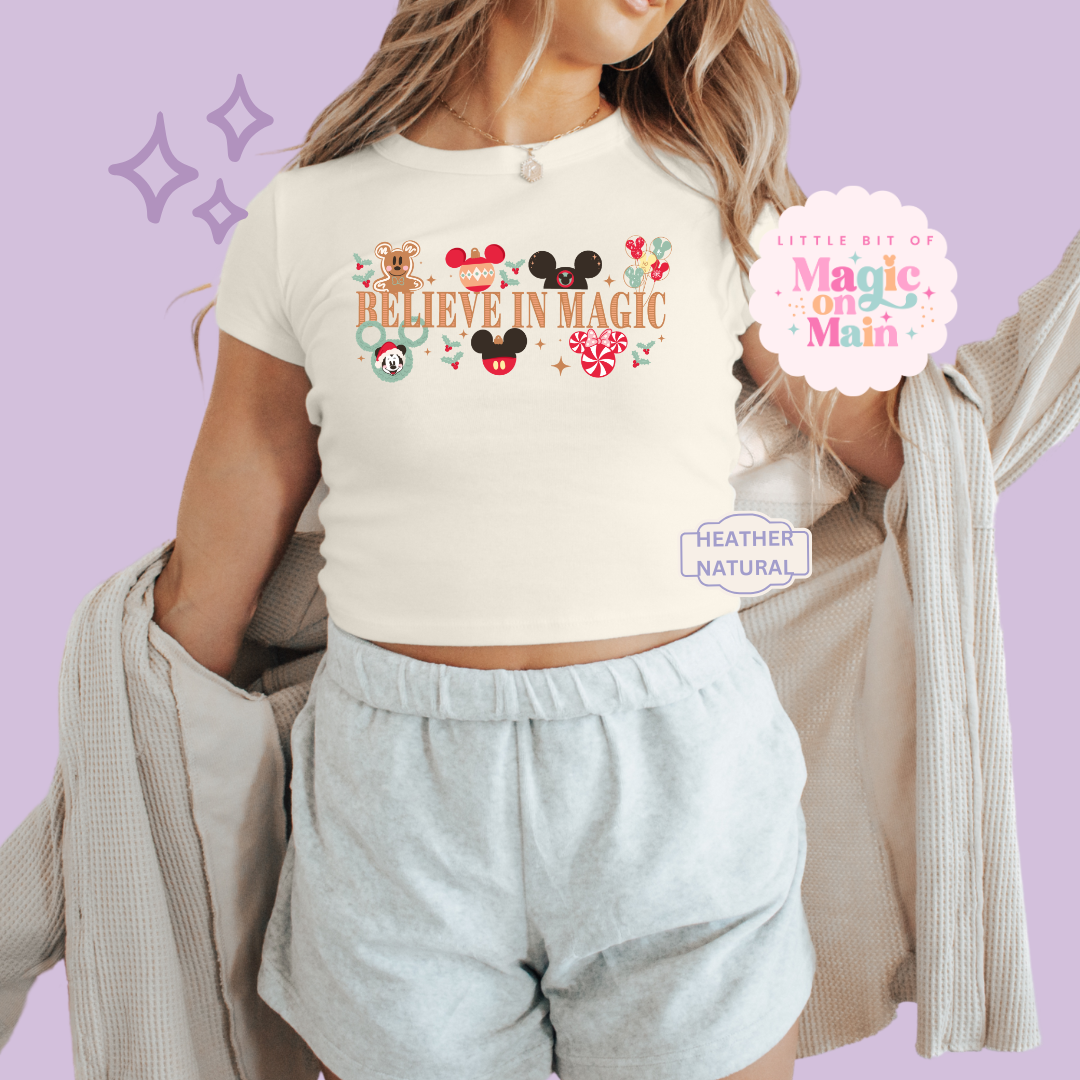 PRINTED BELIEVE IN MAGIC - EXCLUSIVE TO MoM - WOMENS CROPPED RIBBED BABY TEE