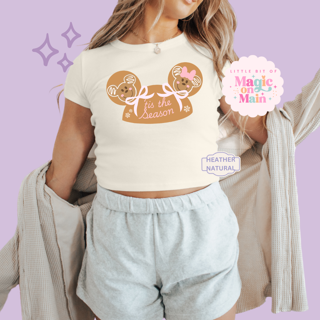 PRINTED GINGERBREAD HOLIDAY HAT - EXCLUSIVE TO MoM - WOMENS CROPPED RIBBED BABY TEE