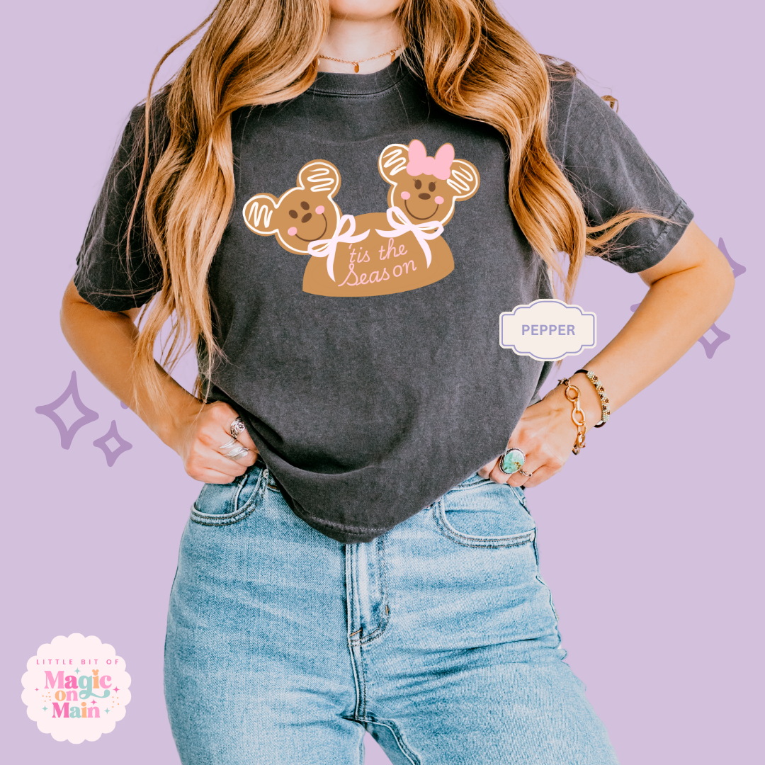 PRINTED MICKEY & MINNIE GINGERBREAD HAT - EXCLUSIVE TO MoM - WOMENS BOXY T-SHIRT