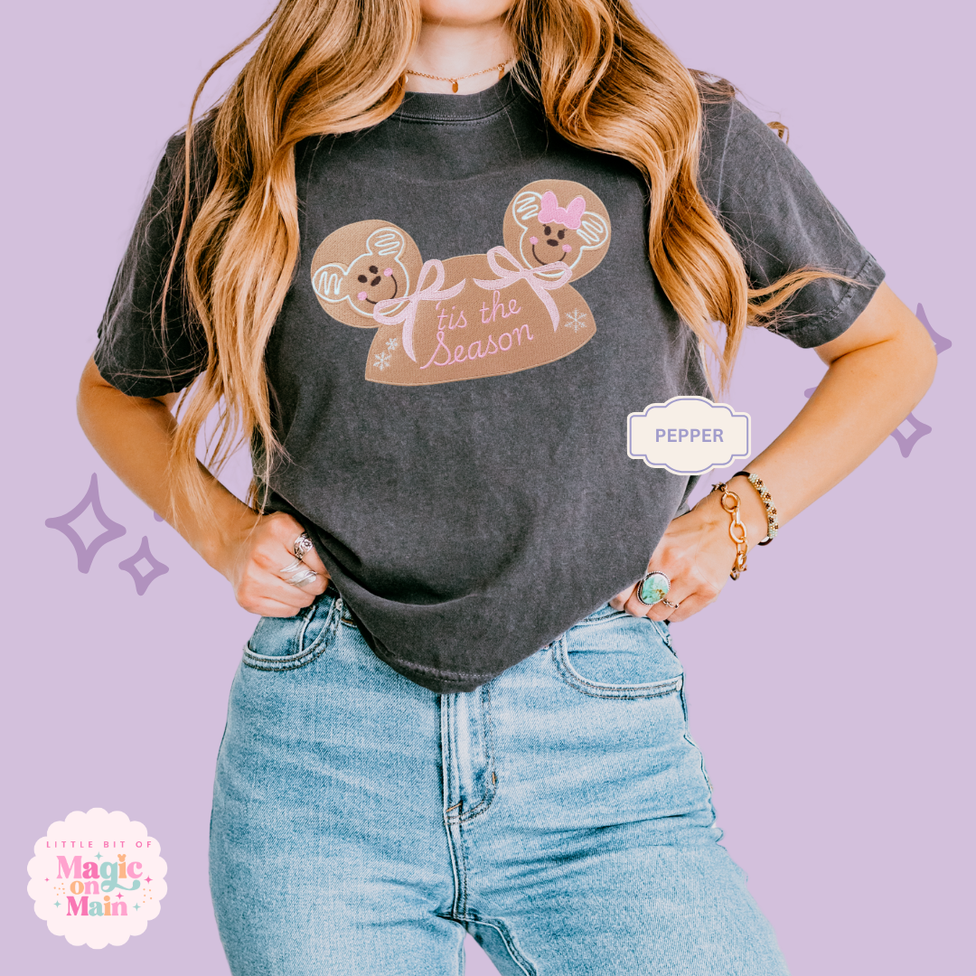 EMBROIDERED GINGERBREAD HOLIDAY HAT - EXCLUSIVE TO MOM - WOMENS BOXY T-SHIRT