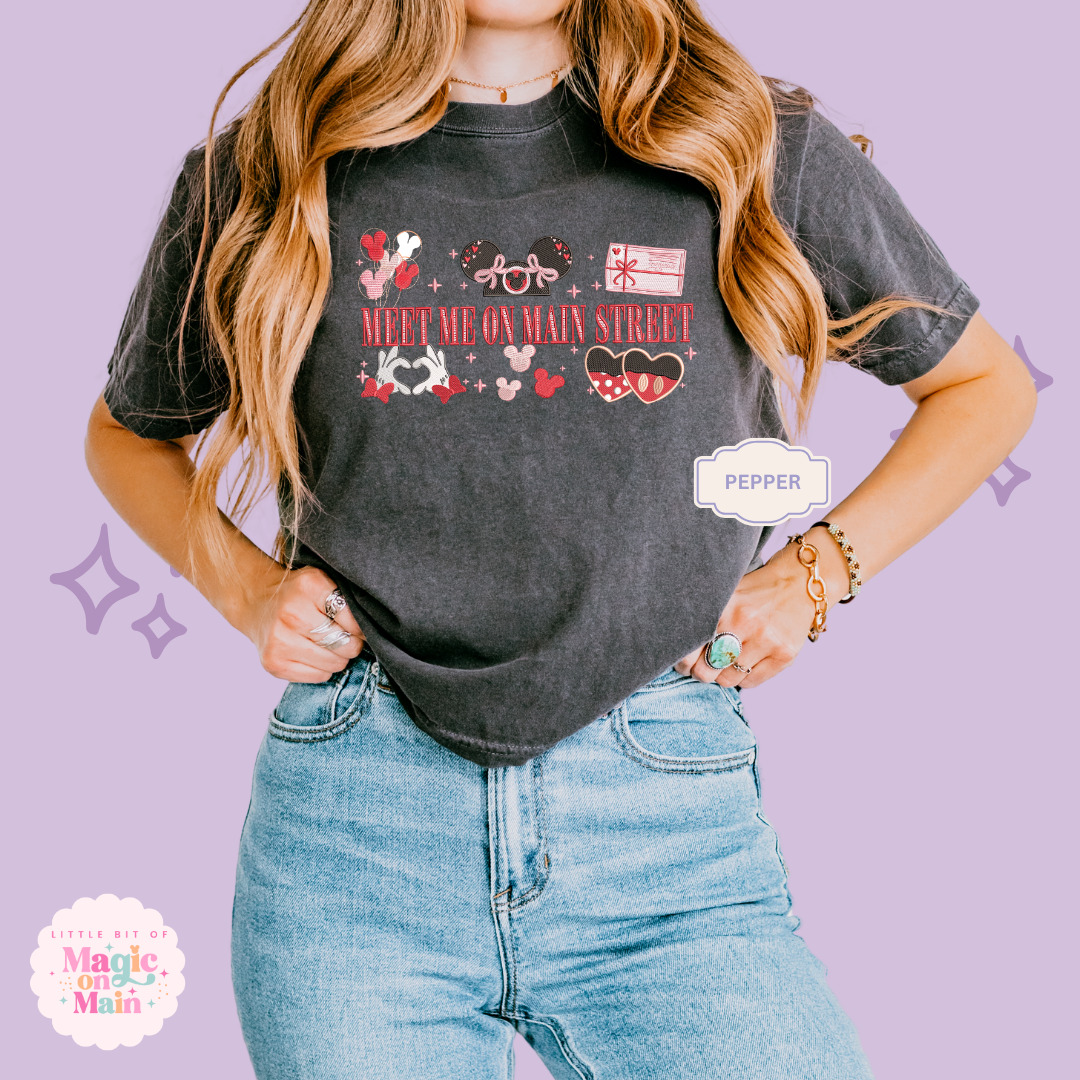 EMBROIDERED MEET ME ON MAIN STREET - EXCLUSIVE DESIGN TO MoM - WOMENS BOXY T-SHIRT 10063