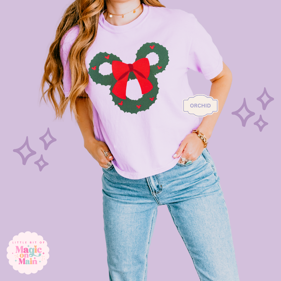 EMBROIDERED MCKY WREATH - EXCLUSIVE TO MOM - WOMENS BOXY T-SHIRT