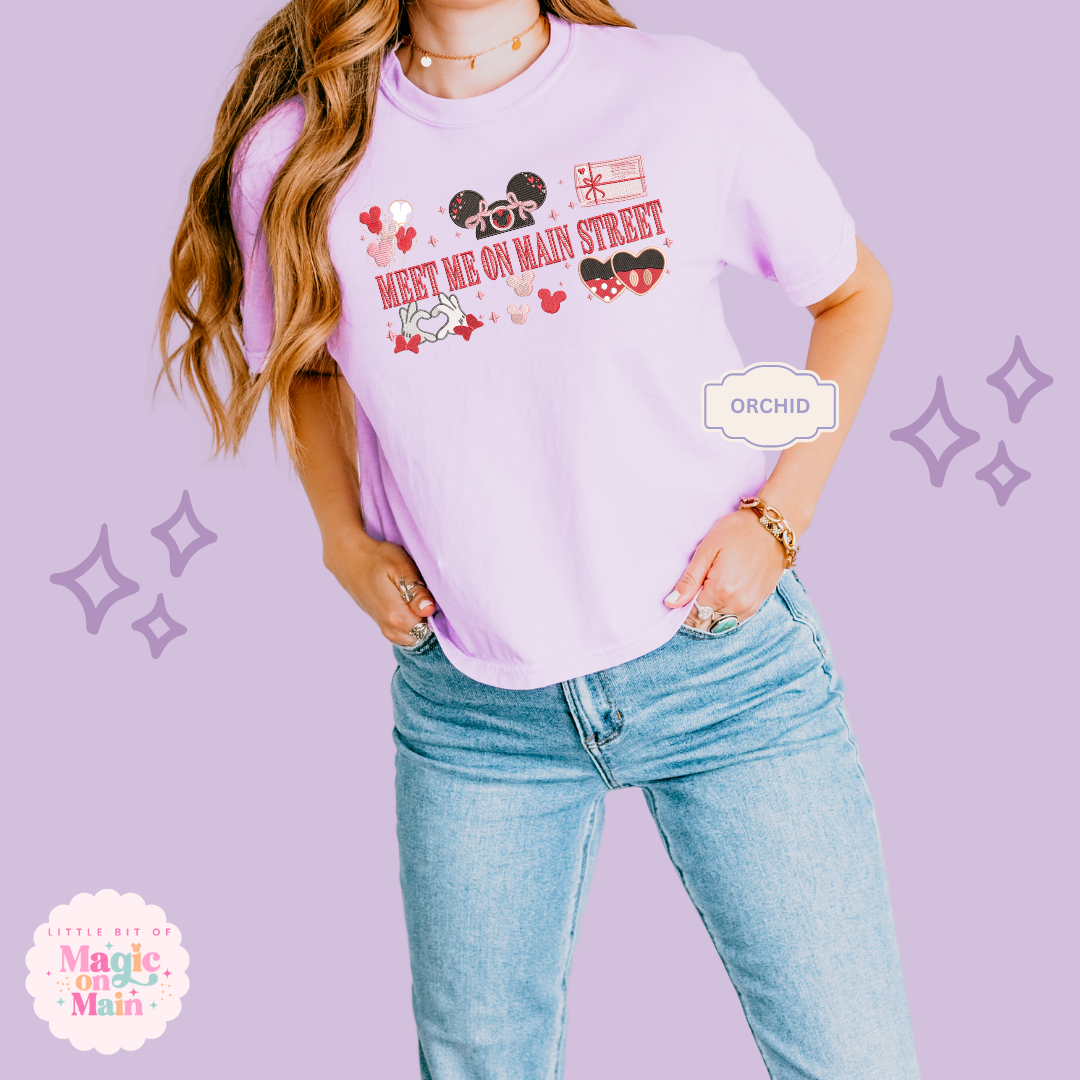 EMBROIDERED MEET ME ON MAIN STREET - EXCLUSIVE DESIGN TO MoM - WOMENS BOXY T-SHIRT 10063