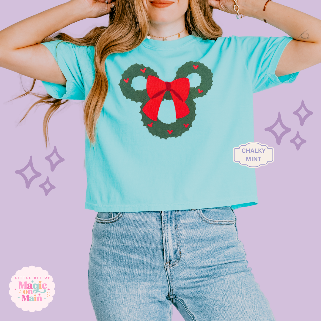 EMBROIDERED MCKY WREATH - EXCLUSIVE TO MOM - WOMENS BOXY T-SHIRT