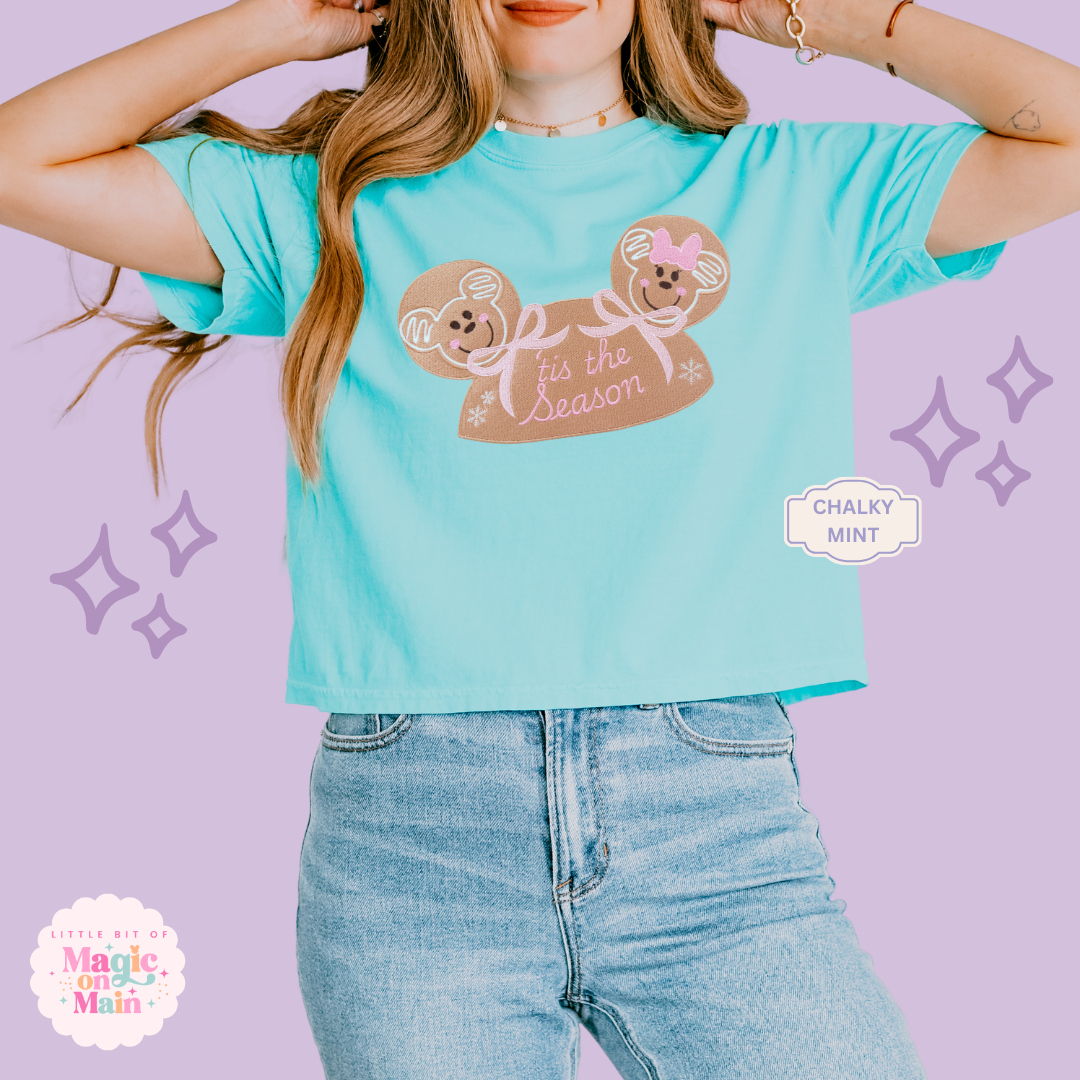 EMBROIDERED GINGERBREAD HOLIDAY HAT - EXCLUSIVE TO MOM - WOMENS BOXY T-SHIRT