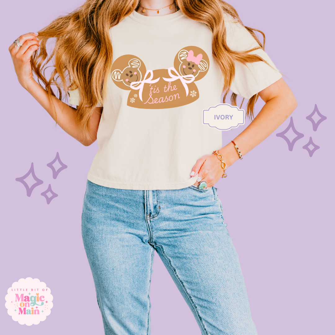 PRINTED GINGERBREAD HOLIDAY HAT - EXCLUSIVE TO MoM - WOMENS BOXY T-SHIRT