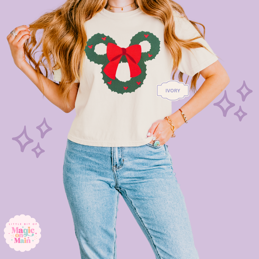 EMBROIDERED MCKY WREATH - EXCLUSIVE TO MOM - WOMENS BOXY T-SHIRT