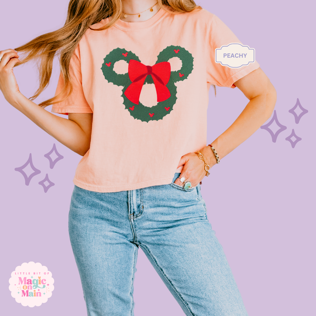 EMBROIDERED MCKY WREATH - EXCLUSIVE TO MOM - WOMENS BOXY T-SHIRT