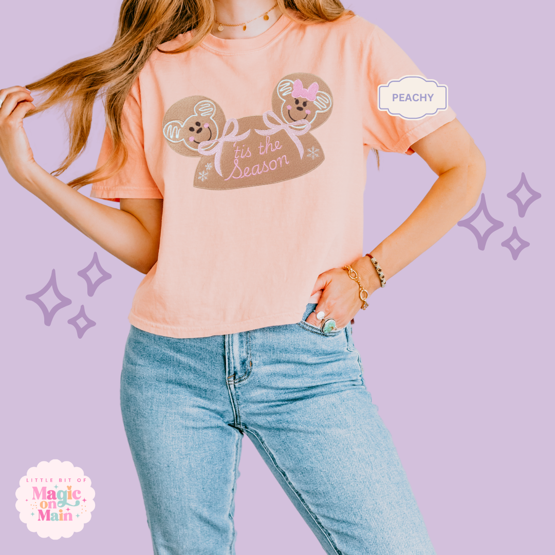 EMBROIDERED GINGERBREAD HOLIDAY HAT - EXCLUSIVE TO MOM - WOMENS BOXY T-SHIRT