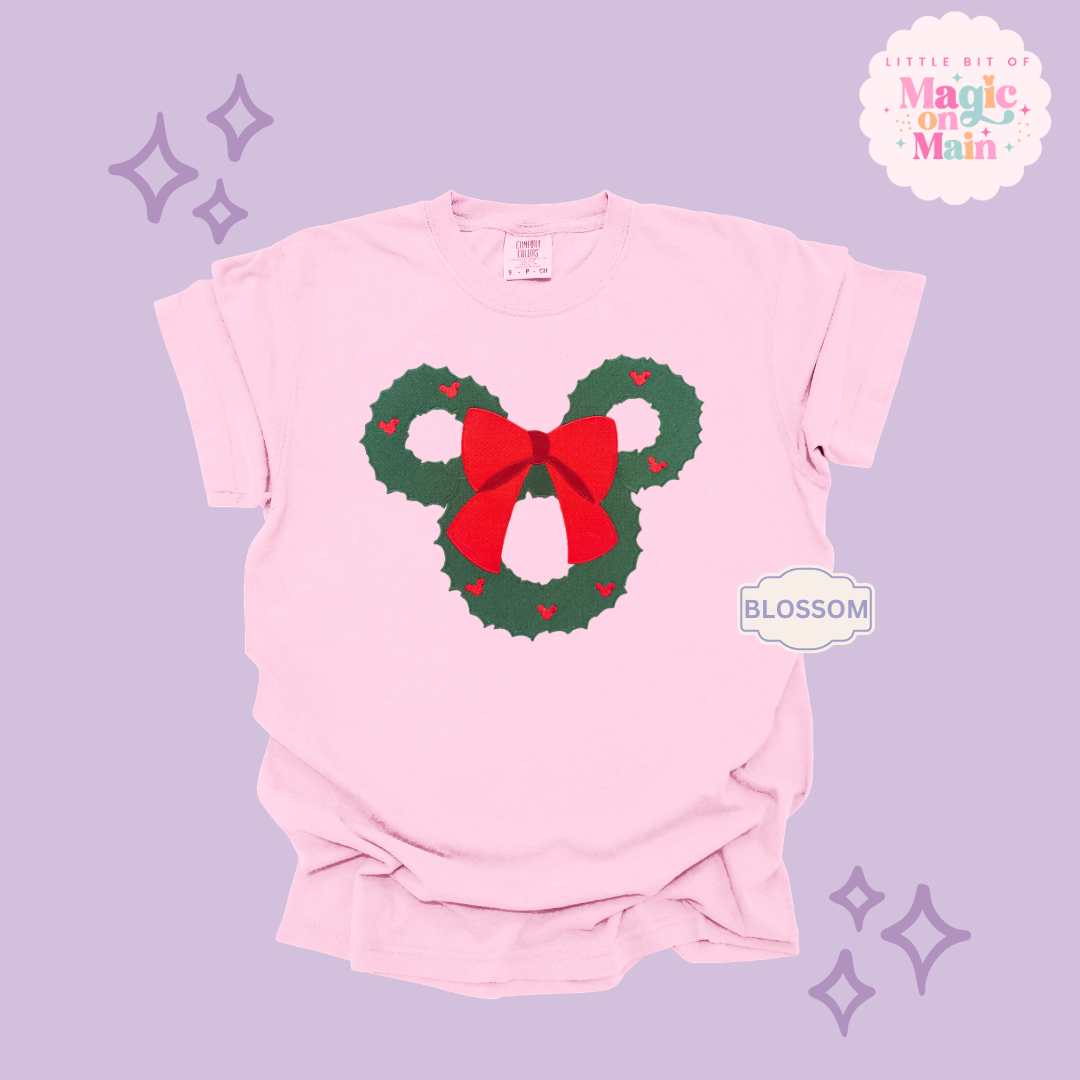 EMBROIDERED MCKY WREATH - EXCLUSIVE TO MoM- ADULT T-SHIRT