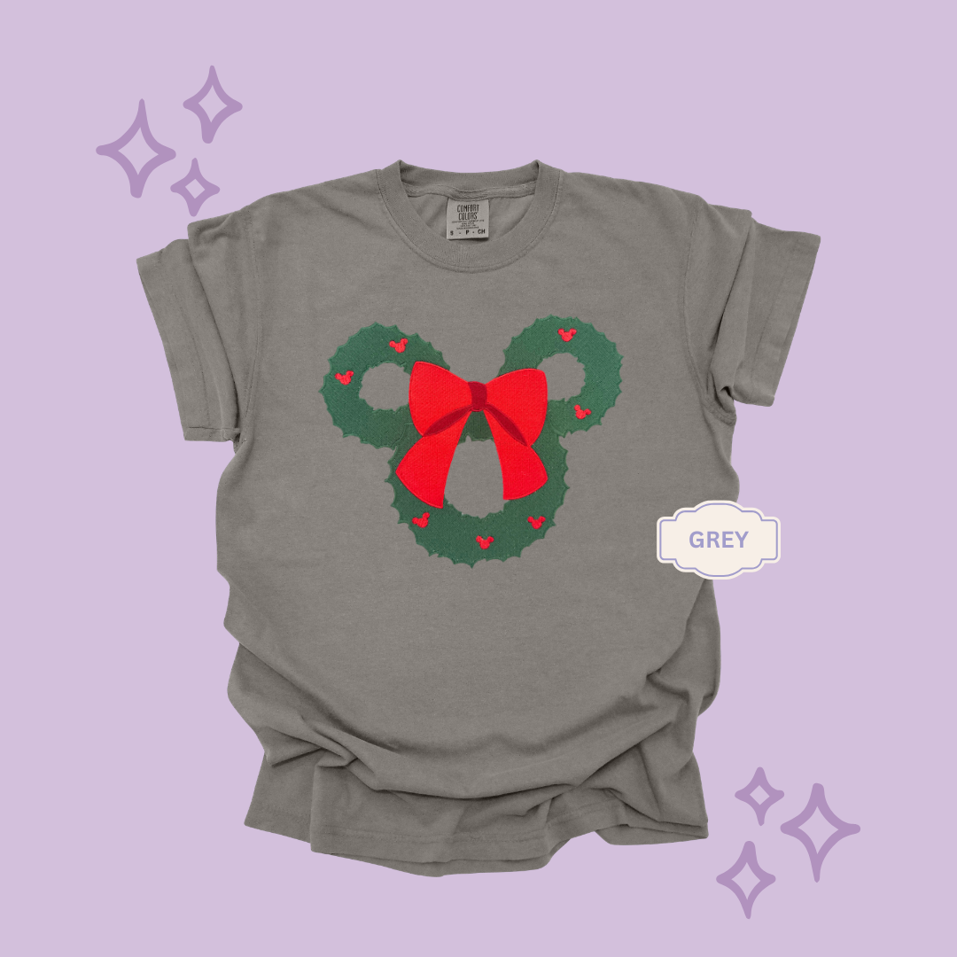 EMBROIDERED MCKY WREATH - EXCLUSIVE TO MoM- ADULT T-SHIRT
